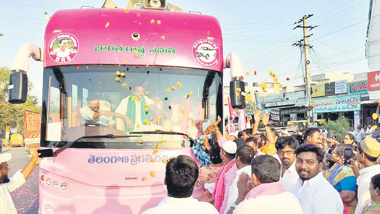 అధినేతకు కేసీఆర్‌కు నీరాజనం