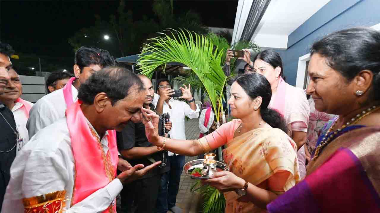 కేసీఆర్‌కు జన నీరాజనం