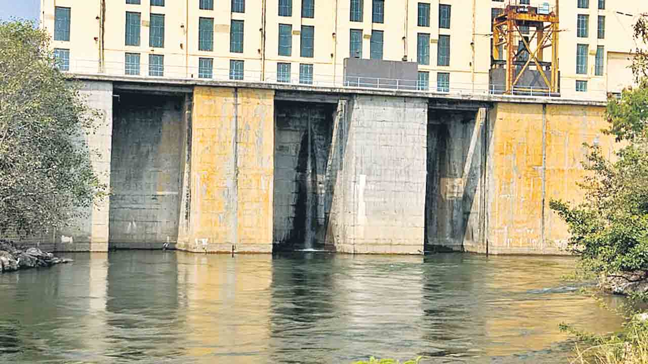 మంజీరా బ్యారేజ్‌కు సింగూరు నీరు