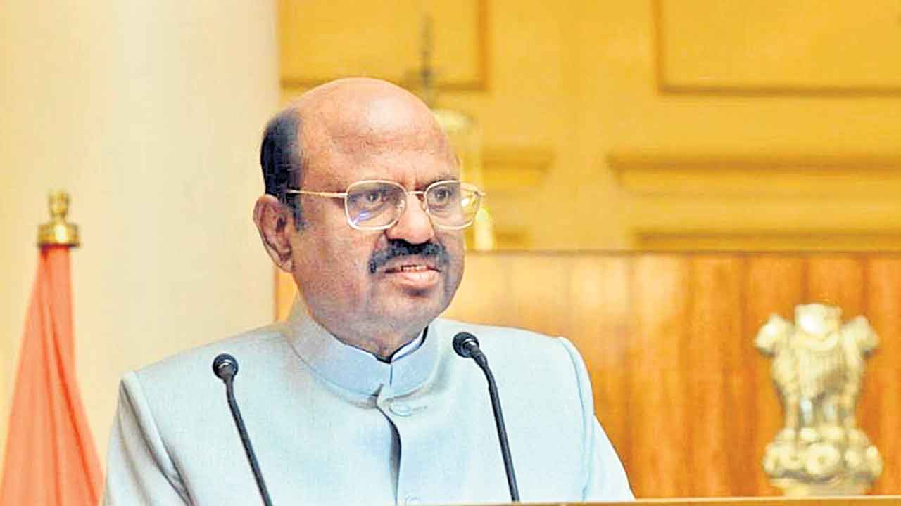 గవర్నర్‌ కేసులో నలుగురికి సమన్లు