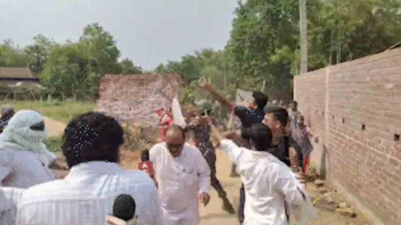 Lok Sabha Elections | ఆరో దశలోనూ బెంగాల్‌లో హింసాత్మక ఘటనలు.. టీఎంసీ, బీజేపీ మధ్య ఘర్షణలు