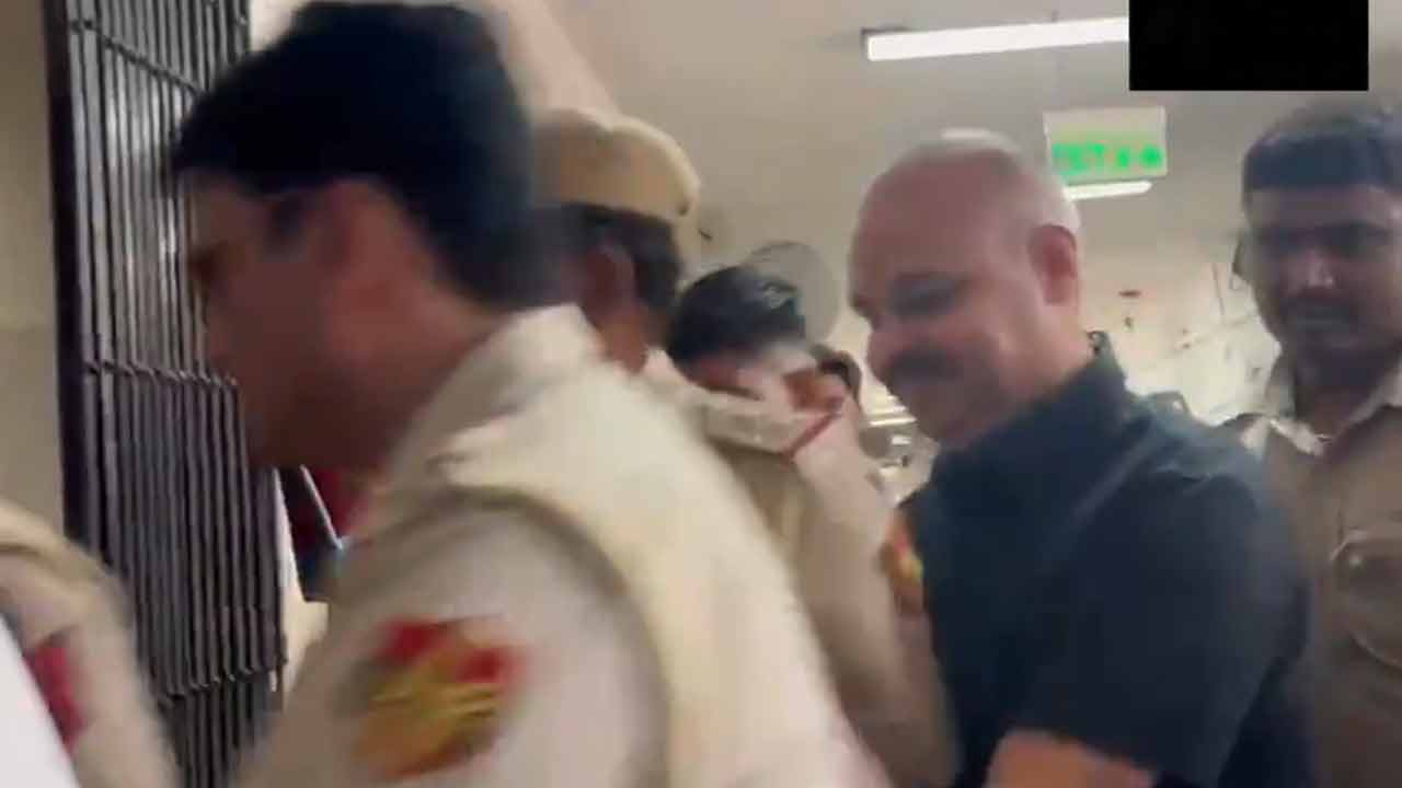 Swati Maiwal case | స్వాతి మాలివాల్‌పై దాడి కేసు.. బిబవ్‌ కుమార్‌కు నాలుగు రోజుల జ్యుడీషియల్‌ కస్టడీ