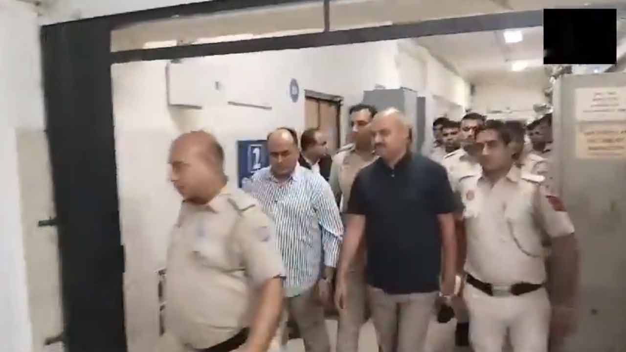 Swati Maliwal case | స్వాతిమాలివాల్‌పై దాడి కేసు.. బిభవ్‌కు మళ్లీ మూడు రోజుల పోలీస్‌ కస్టడీ