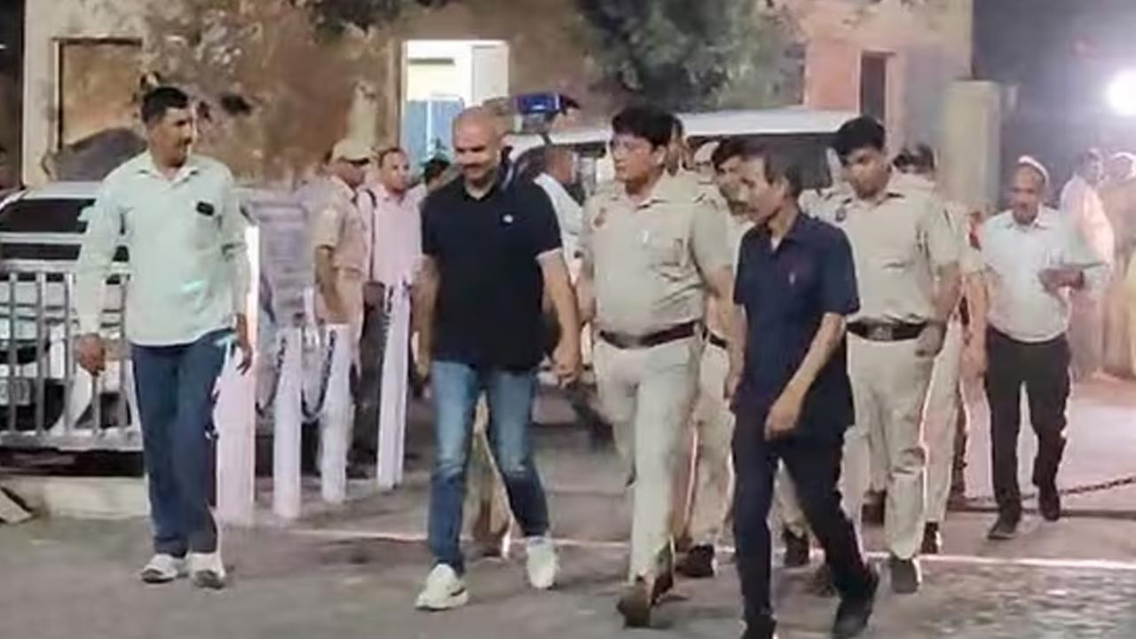 Bibhav Kumar | ఐదురోజుల పోలీస్‌ కస్టడీకి బిభవ్‌ కుమార్‌.. బీజేపీ ఆఫీస్‌ను ముట్టడించనున్న ఆప్‌