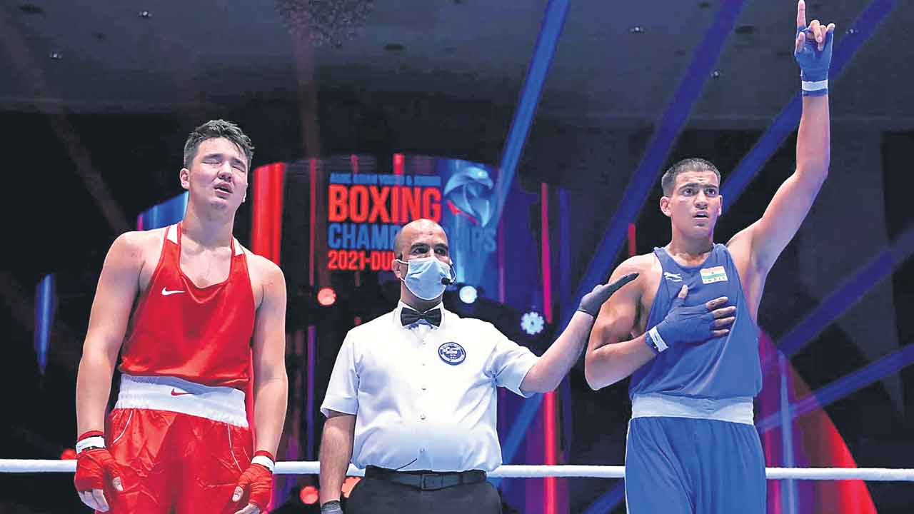 అభిమన్యు ముందంజ