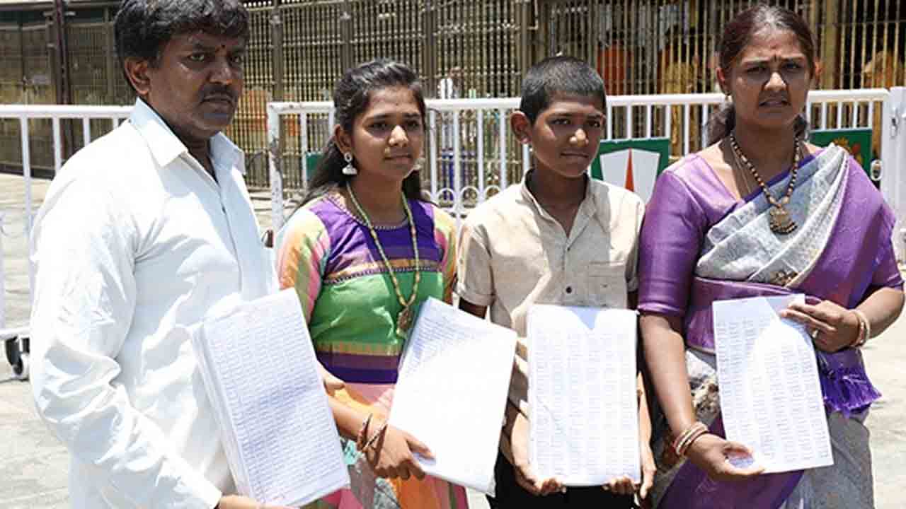 Tirumala | ‘గోవింద కోటి’ ని రాసి గోవిందుడిని దర్శించుకున్న బెంగళూరు విద్యార్థిని