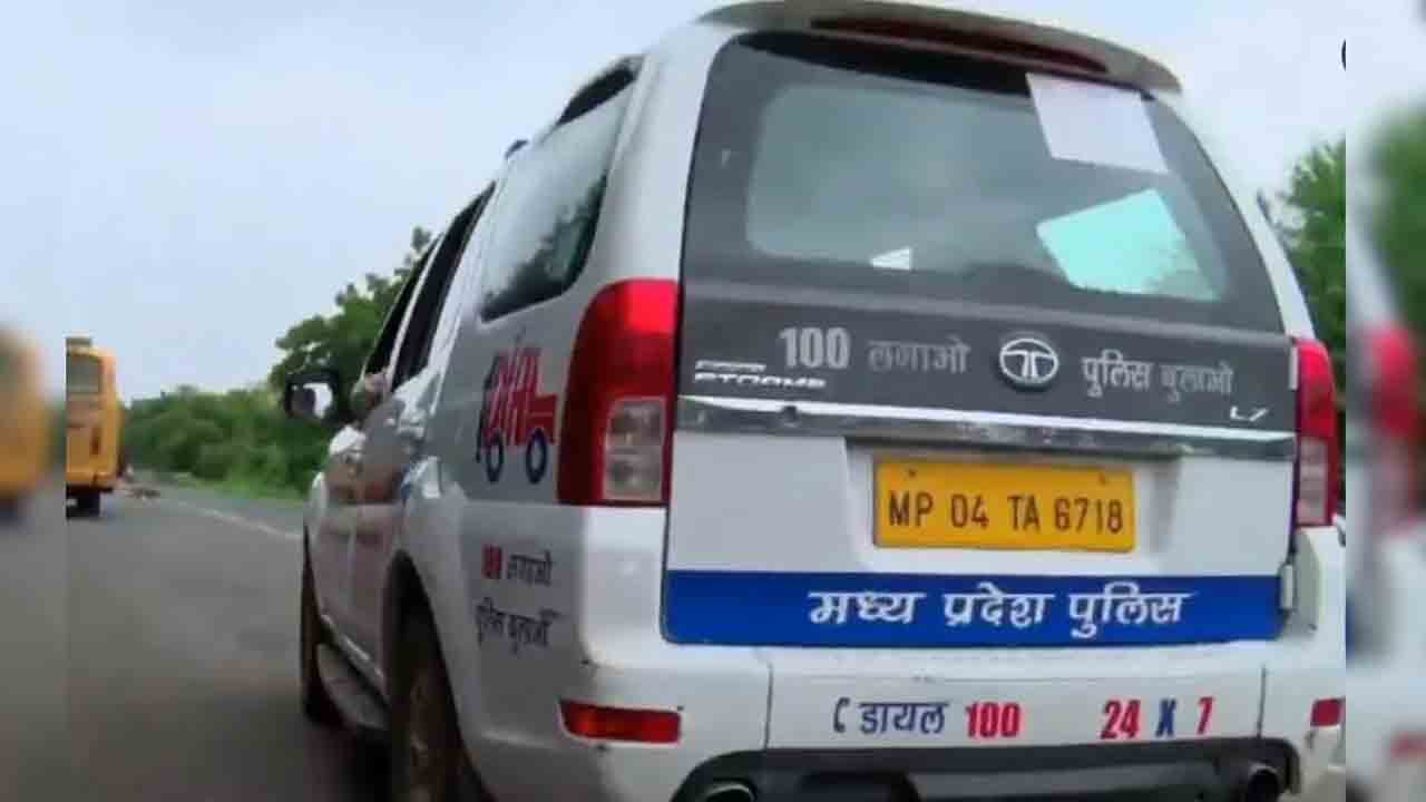 Flyover | ఫ్లైవోవర్‌పై నుంచి కిందపడ్డ బస్సు.. ఇద్దరు మృతి