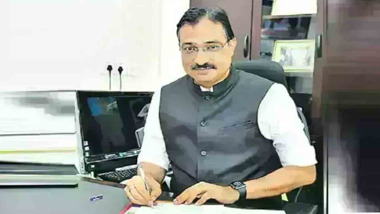 CEO MK Meena | కౌంటింగ్‌ కేంద్రాల్లో ఆటంకాలకు పాల్పడితే జైలుకే : సీఈవో ఎంకె మీనా