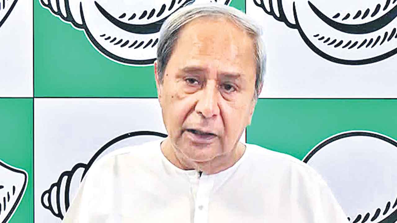 Naveen Patnaik | పోలీస్‌ స్టేషన్‌లో కూడా మహిళలకు రక్షణ లేదు: నవీన్ పట్నాయక్