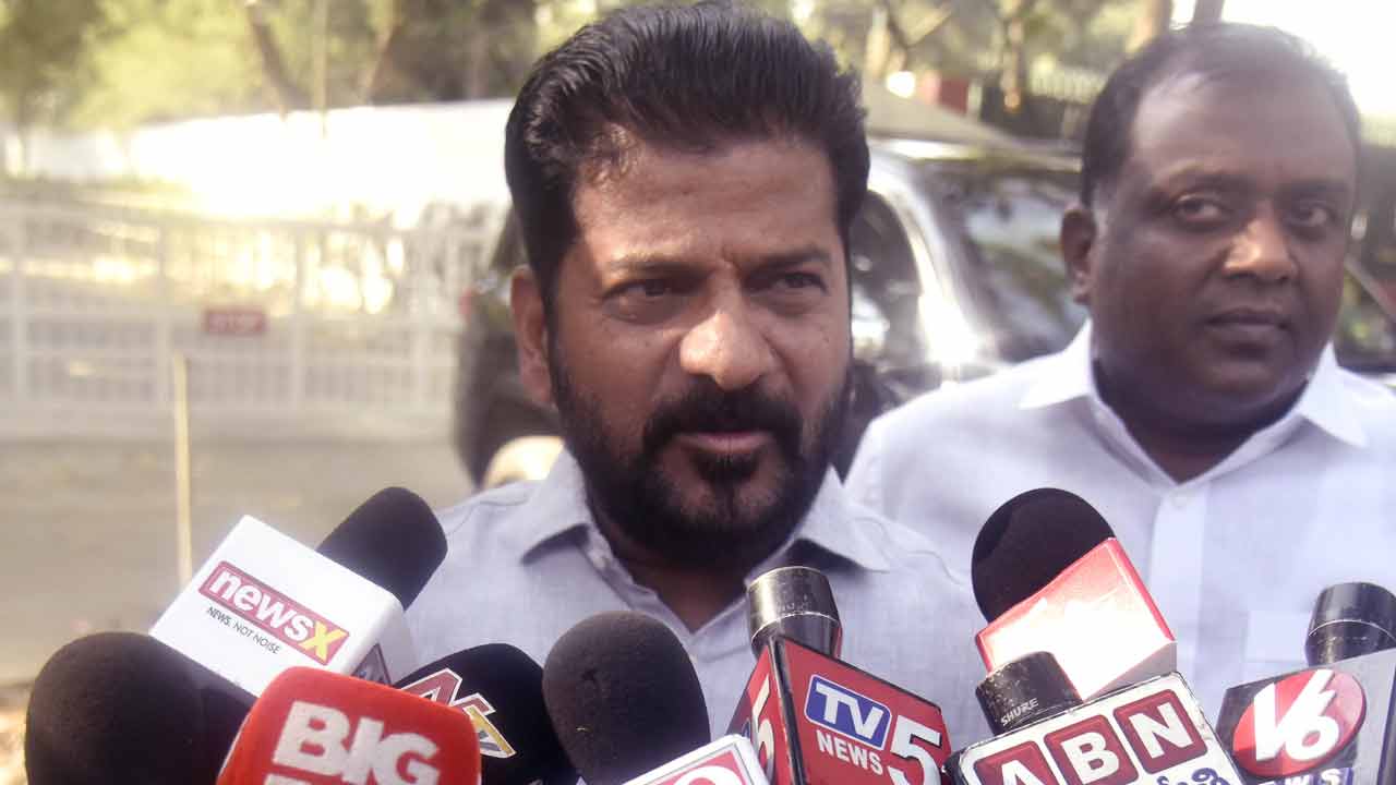 CM Revant | రాచరికపు ఆనవాళ్లు లేకుండా రాష్ట్ర చిహ్నం.. ఢిల్లీలో మీడియాతో సీఎం రేవంత్‌