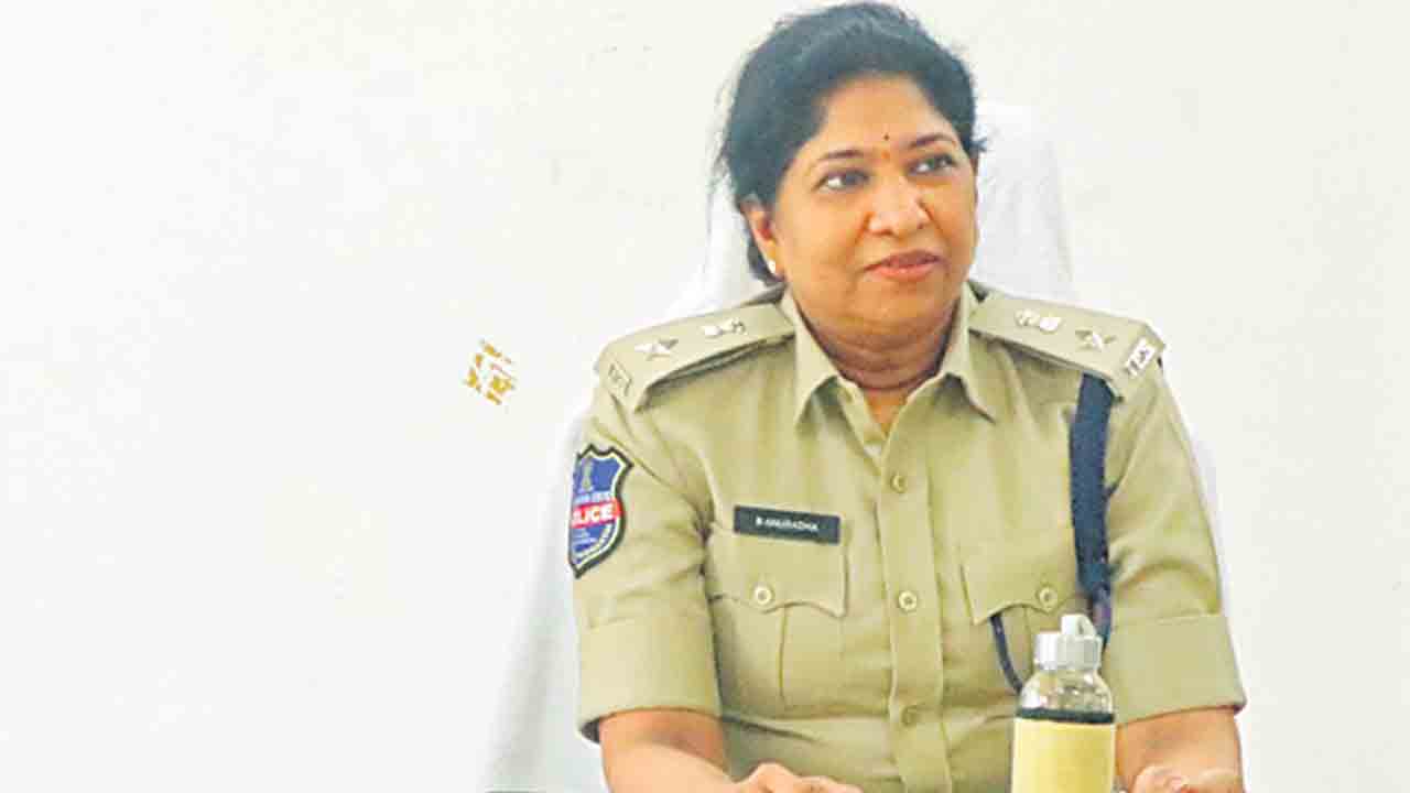 నకిలీ విత్తన విక్రేతలపై కఠిన చర్యలు