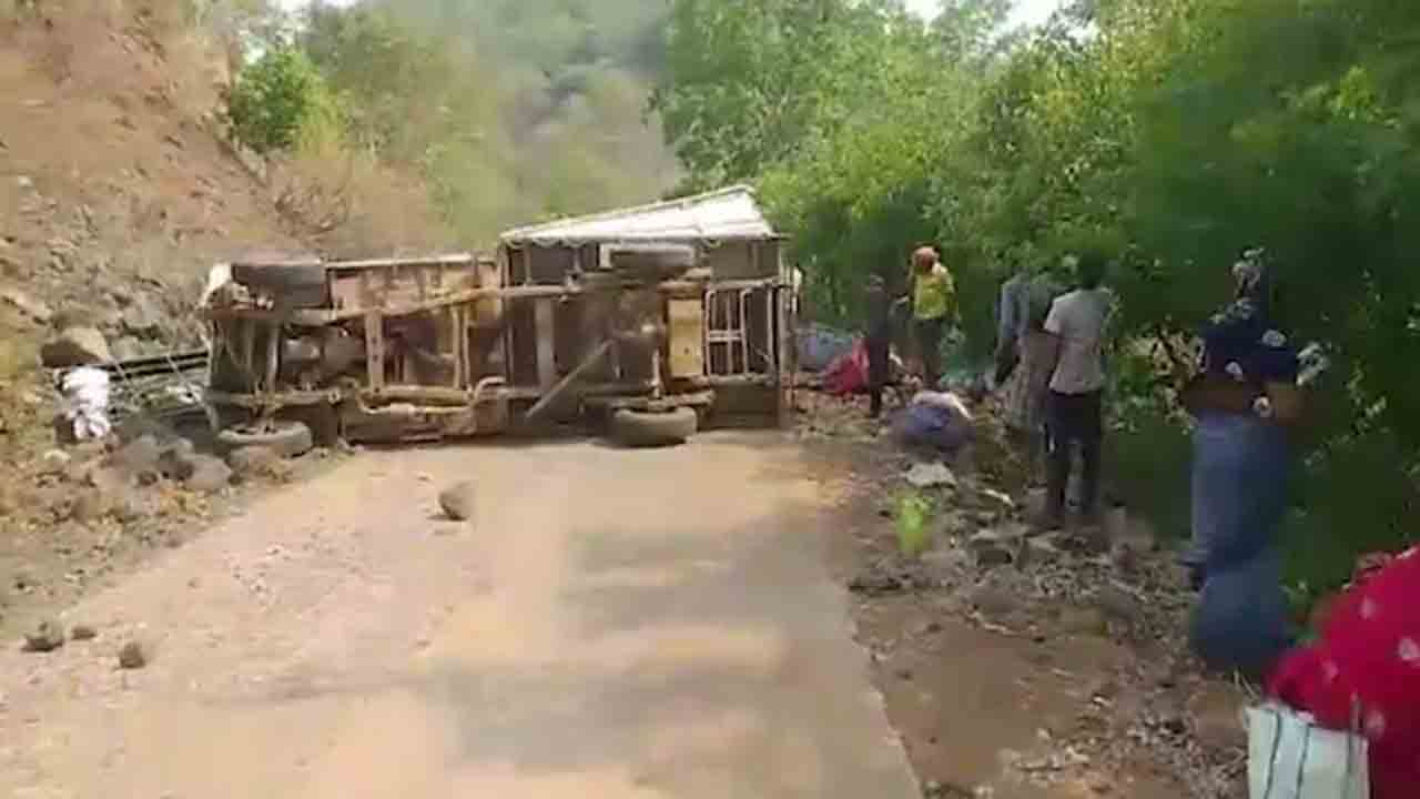 Chhattisgarh | లోయలోపడిన వ్యాన్.. 17 మంది మృతి