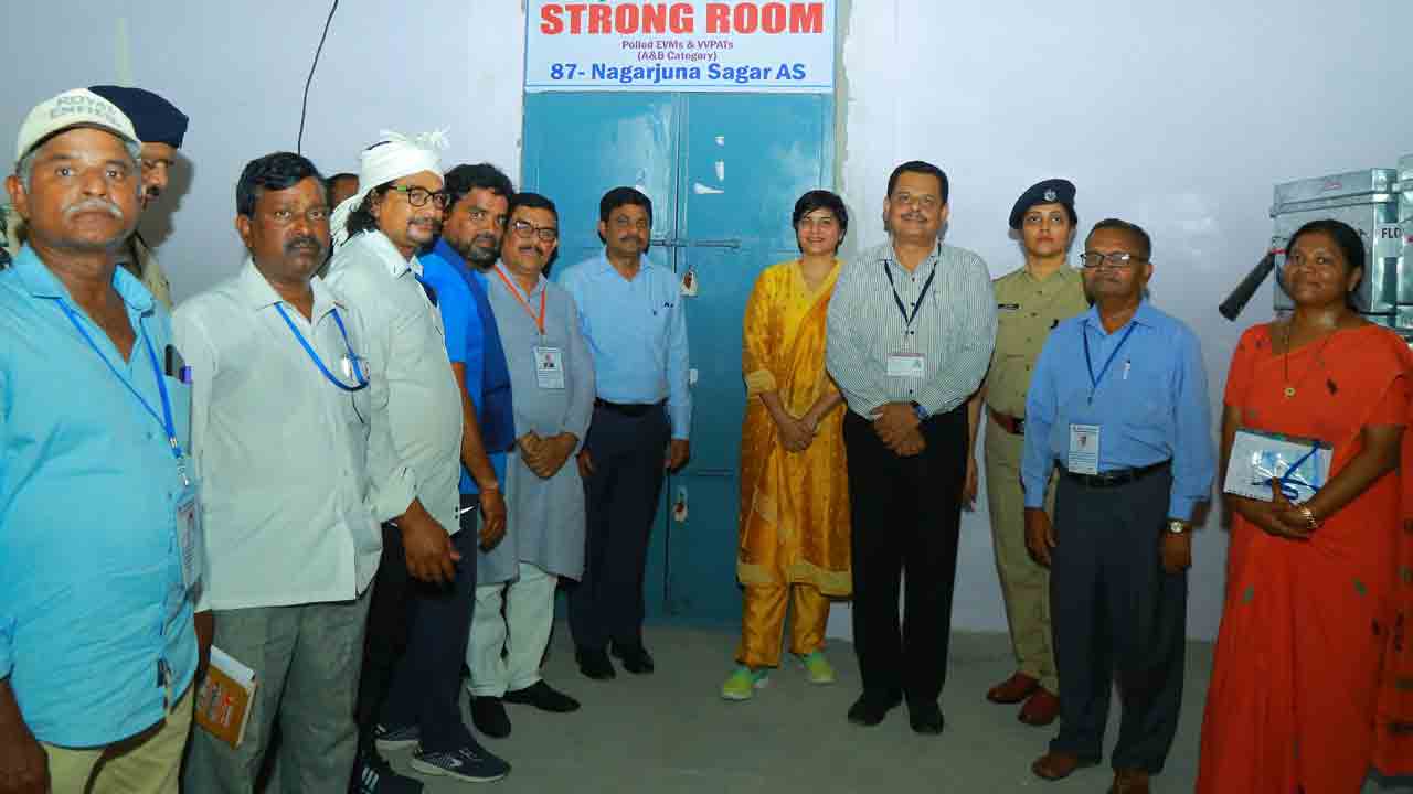 ఈవీఎంలకు పటిష్ట బందోబస్తు