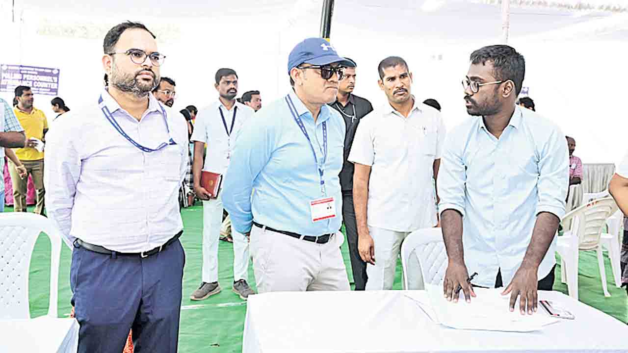 డిస్ట్రిబ్యూషన్‌ సెంటర్ల సందర్శన