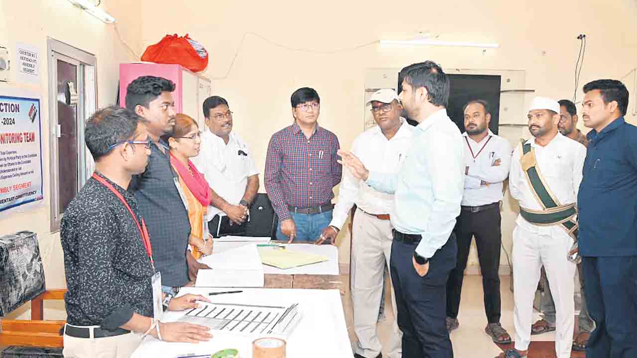 పోస్టల్‌ బ్యాలెట్‌ను వినియోగించుకోవాలి