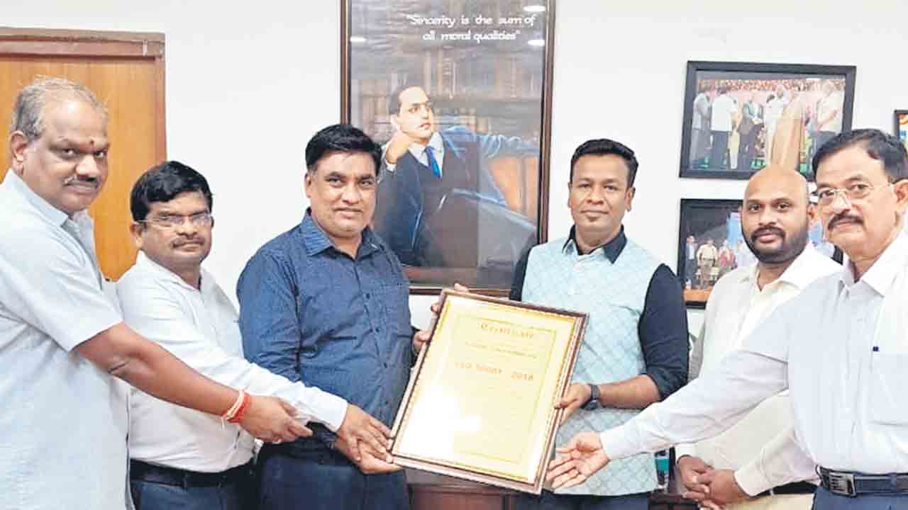 జేఎన్టీయూకి మూడు సర్టిఫికెట్లు