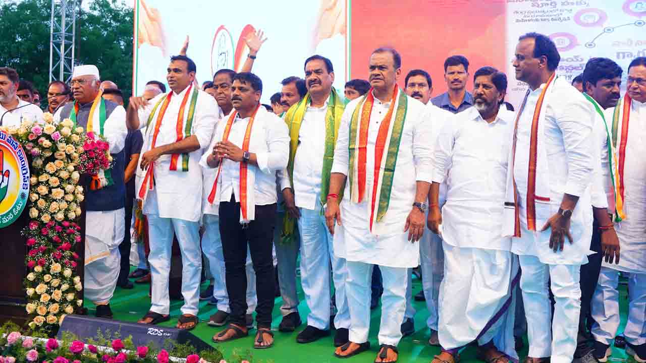 మోదీకి దమ్ముంటే ఆదానీ, అంబానీపై రైడ్స్‌ చేయించాలి