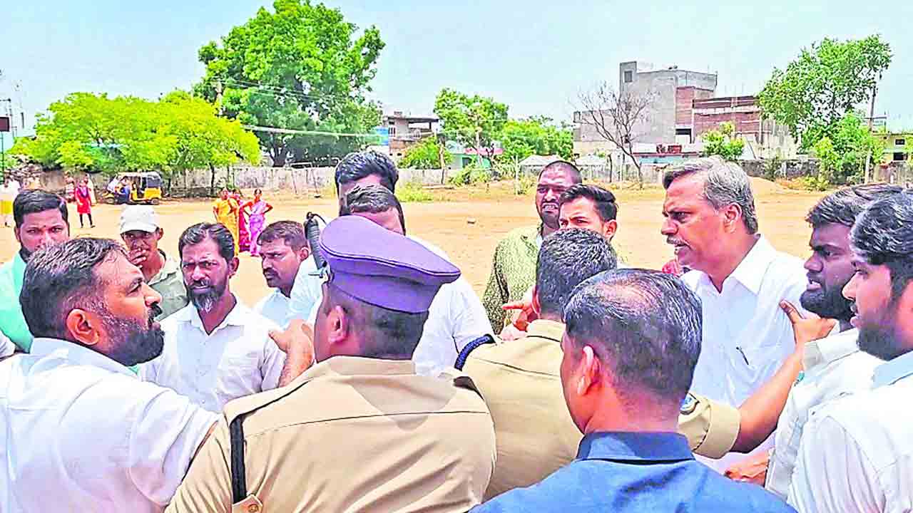 జనగామలో ఉద్రిక్తత