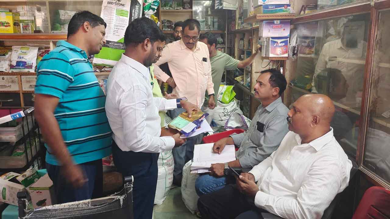 నల్లగొండలో విత్తన దుకాణంపై విజిలెన్స్‌ బృందం దాడి