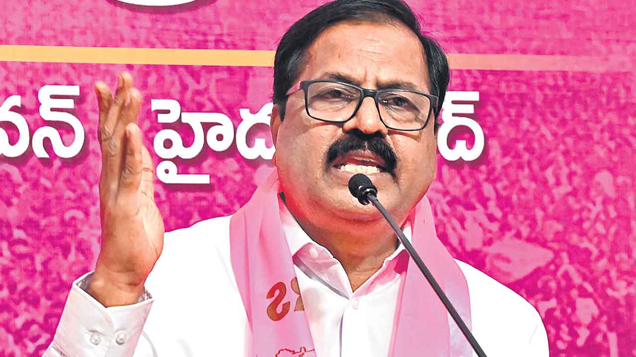 టీచర్లపై లాఠీలా?