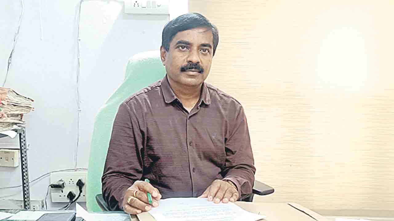 సబ్-రిజిస్ట్రార్ కార్యాలయాన్ని తనిఖీ చేసిన డీఐజీ