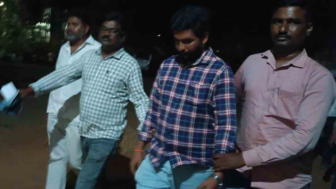 ఏసీబీకి చిక్కిన ఏఈ