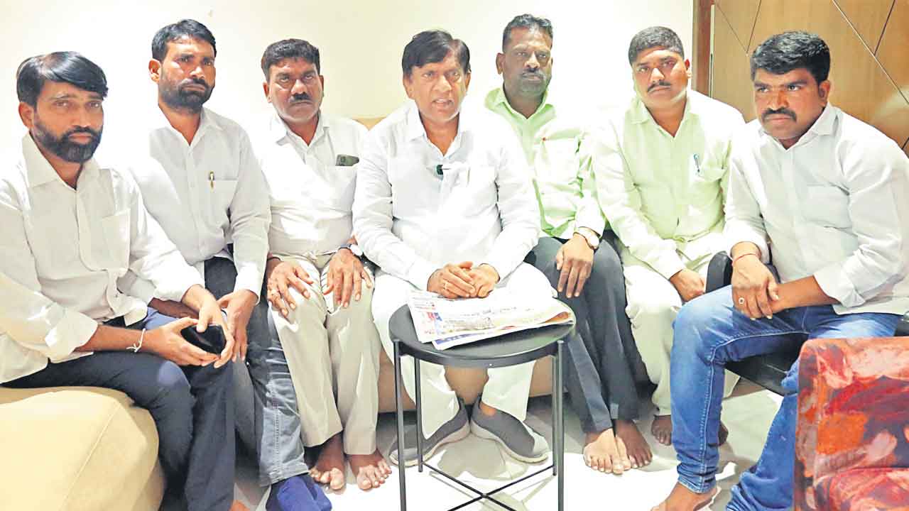 బీఆర్‌ఎస్‌ అభ్యర్థి వినోద్‌కు పలు సంఘాల మద్దతు