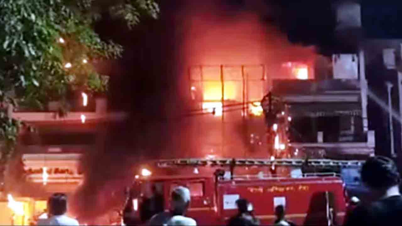 Delhi Fire Services | వేసవిలో వరుస అగ్నిప్రమాదాలు.. ఢిల్లీ అగ్నిమాపక శాఖకు రోజుకు 200 కాల్స్‌