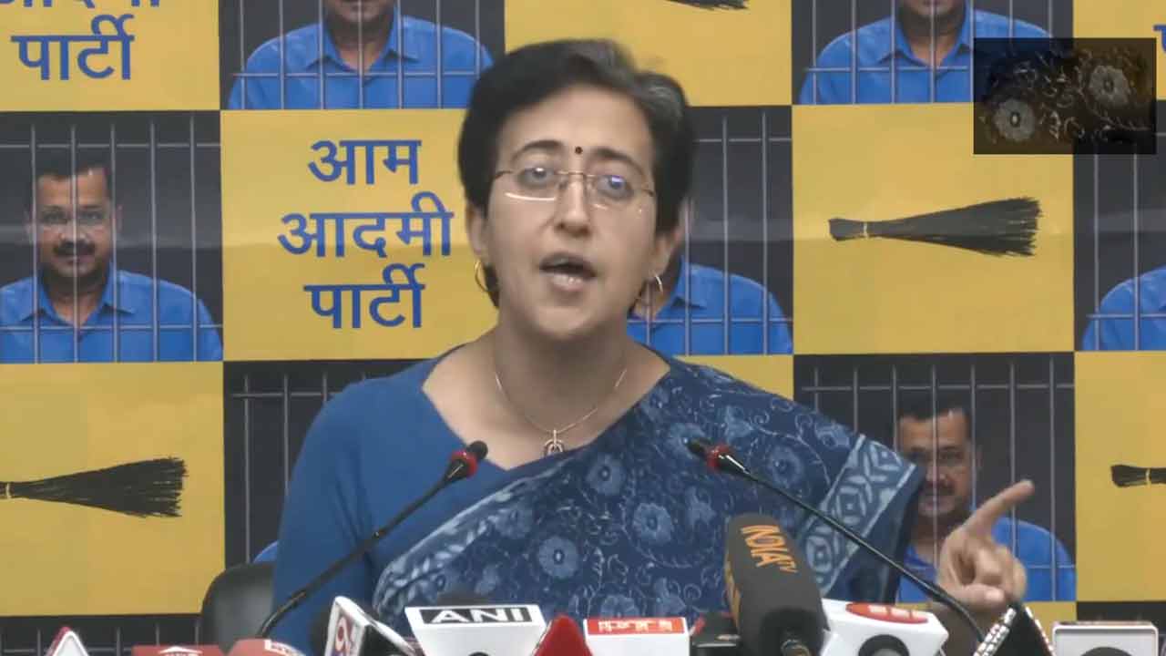 Atishi | బీజేపీ కుట్రలో పావులా స్వాతిమాలివాల్‌.. ఆమెపై దాడి అబద్ధం : ఢిల్లీ మంత్రి అతిషి