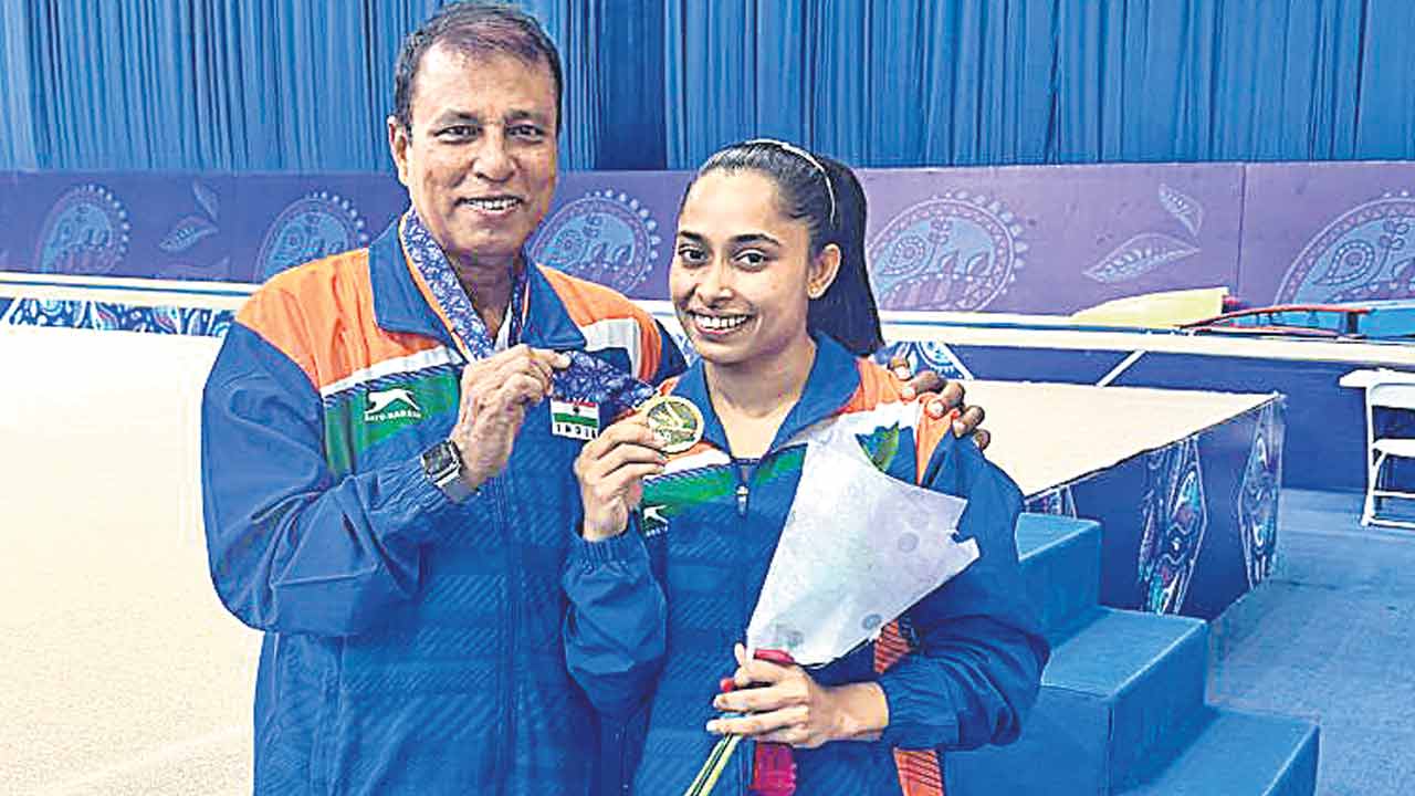 దీప స్వర్ణ చరిత్ర