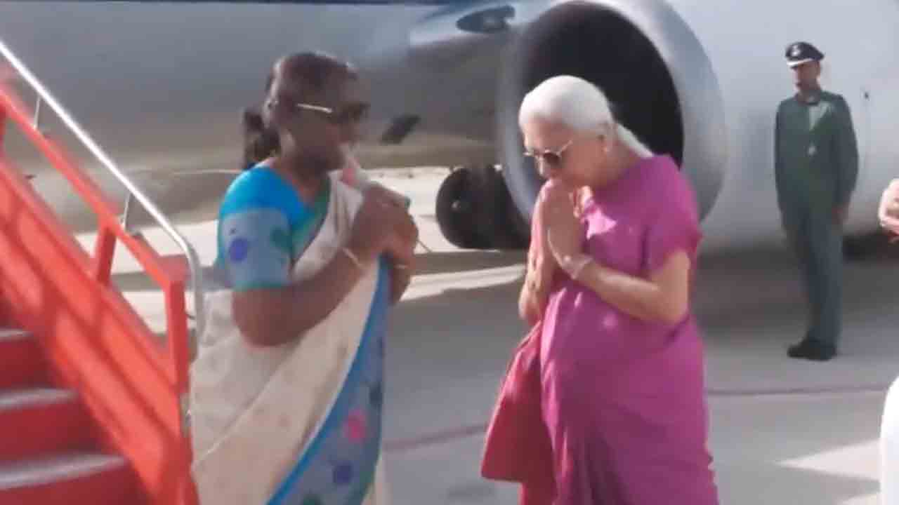 Droupadi Murmu | అయోధ్య చేరుకున్న రాష్ట్రపతి ద్రౌపది ముర్ము.. మరికాసేపట్లో బాలరాముడి దర్శనం