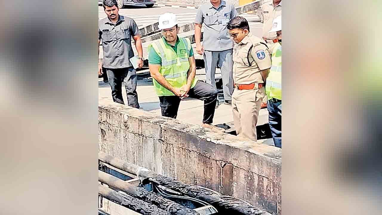 మియాపూర్‌ సబ్‌స్టేషన్‌లో మంటలు