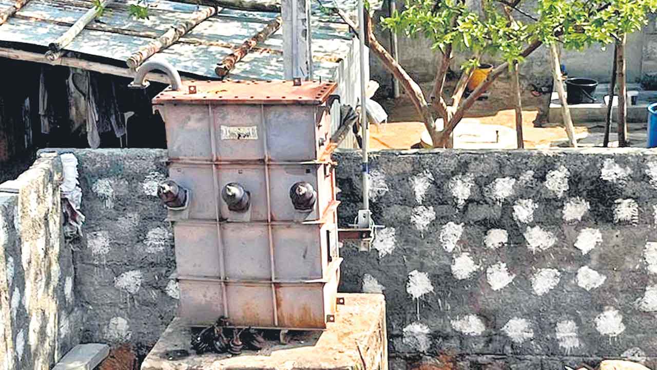 Kondapur | 48 గంటలుగా కరెంటు కట్‌.. ట్రాన్స్‌ఫార్మర్‌ పునరుద్ధరించినా ఇవ్వని కనెక్షన్‌