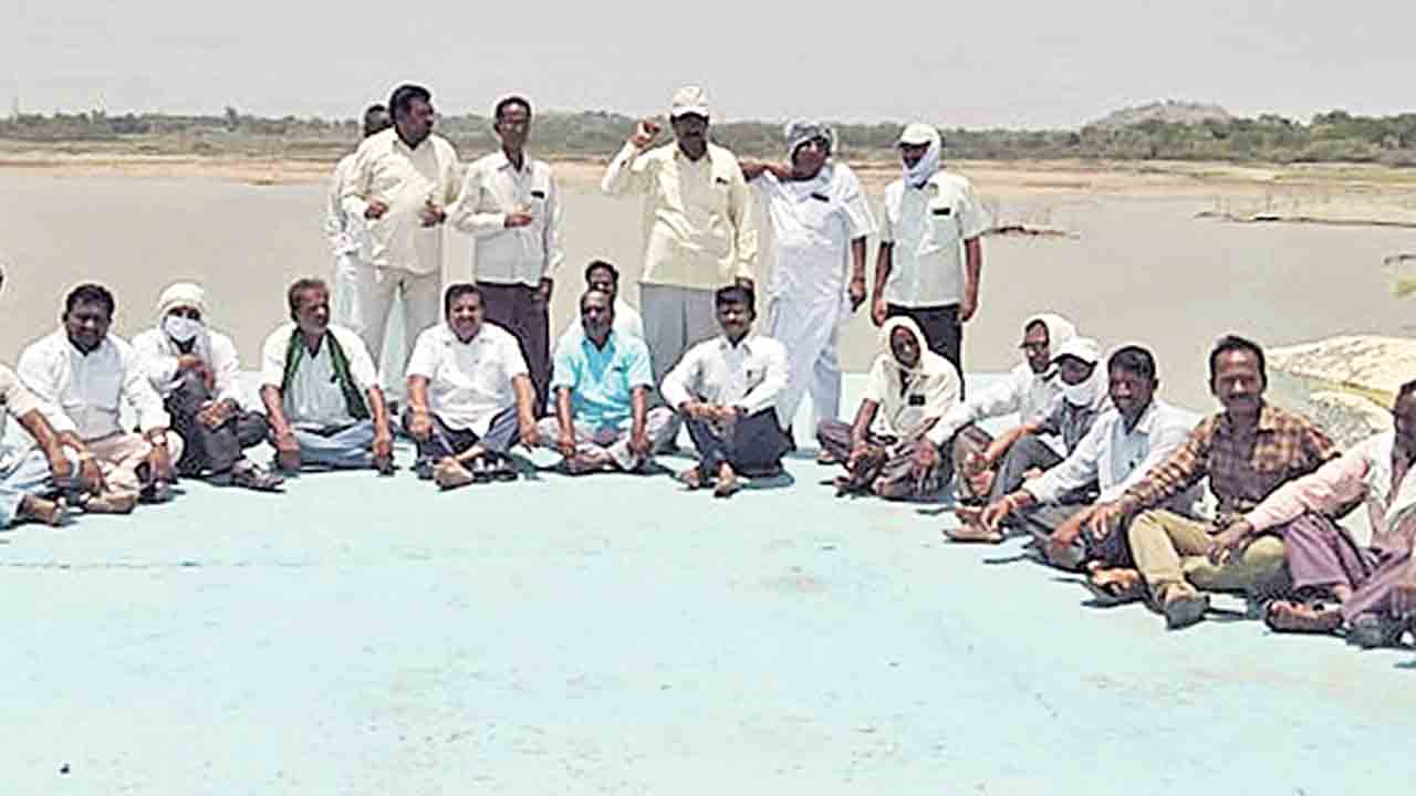 ఎల్లమ్మ చెరువు నీళ్లజోలికొస్తే ఖబడ్దార్‌