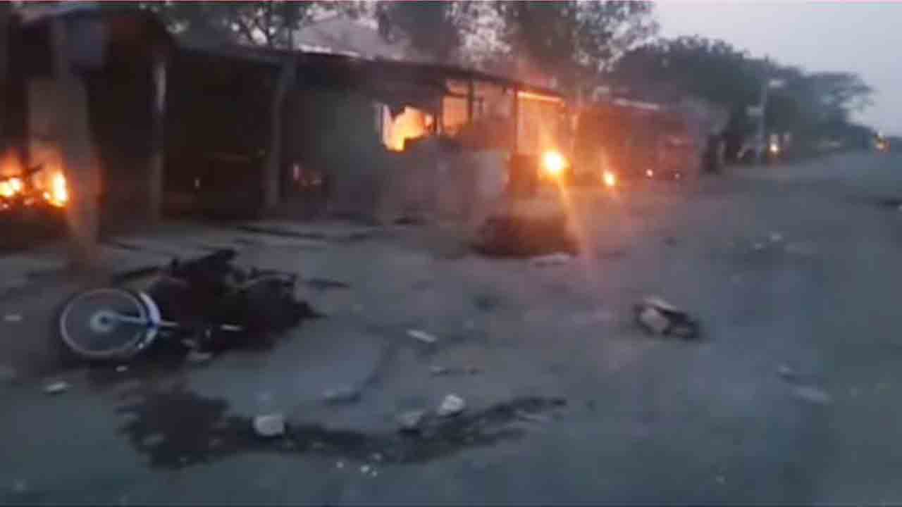 Palnadu Dist | తంగెడలో నాటు బాంబులతో దాడులు.. కారణమిదేనా..?!