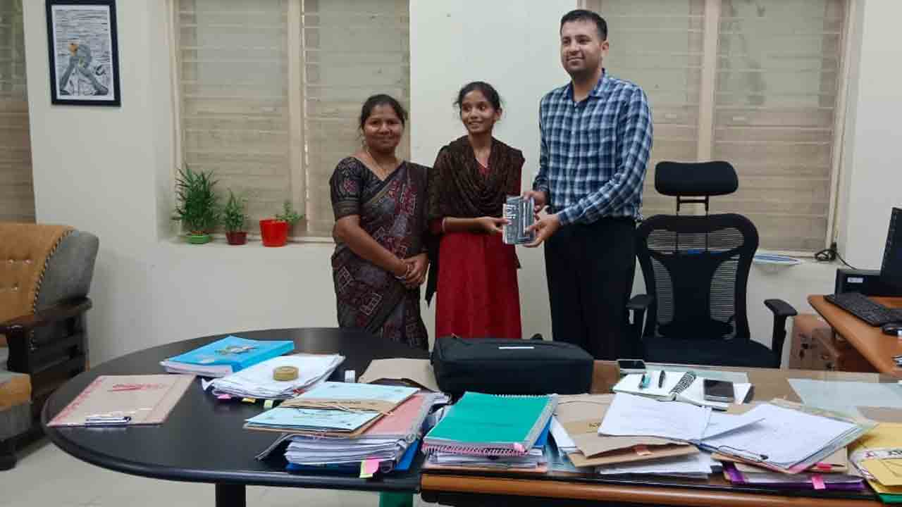 విద్యార్థులు ఉన్నత స్థాయికి ఎదగాలి : ఐటీడీఏ పీవో ప్రతీక్‌ జైన్‌