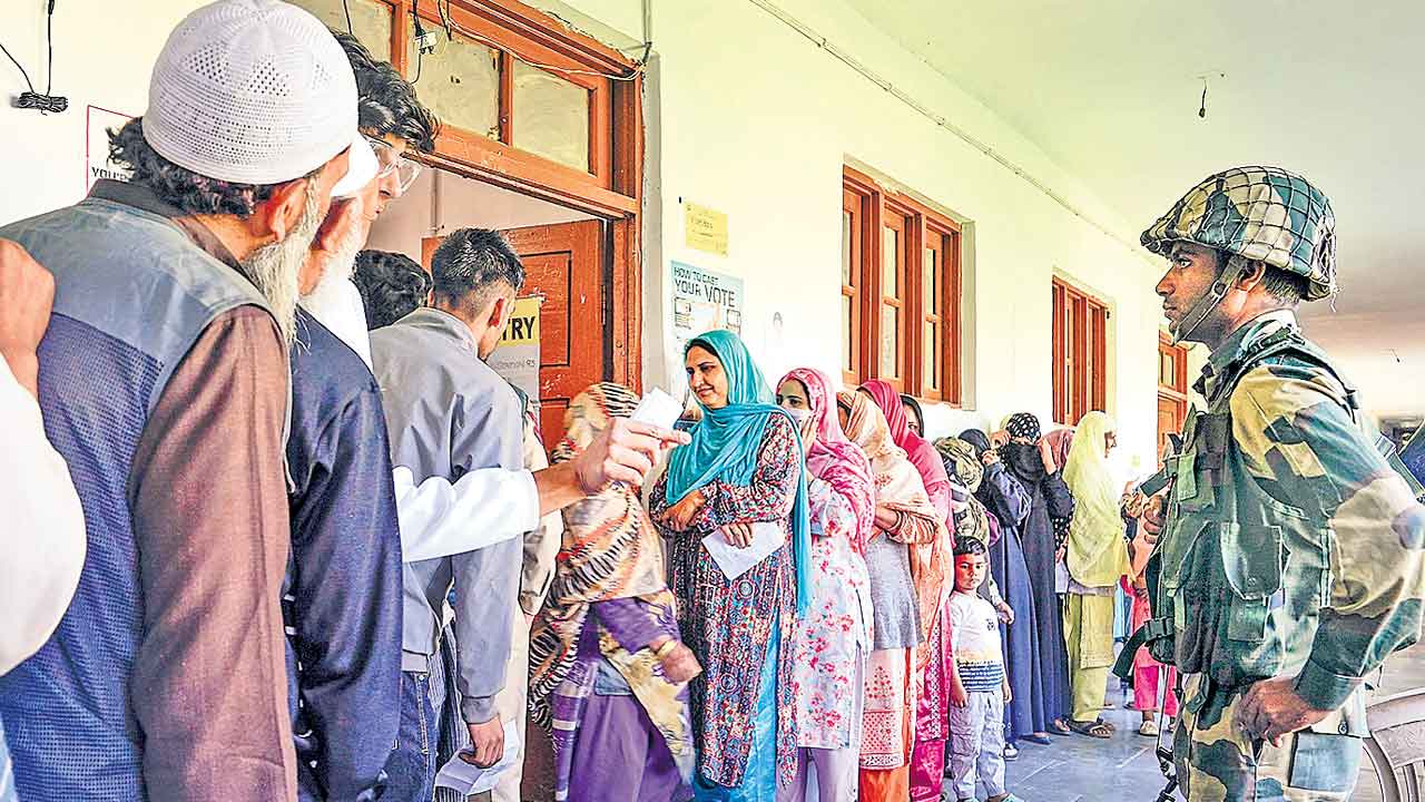 ఐదో దశలో 59% పోలింగ్‌