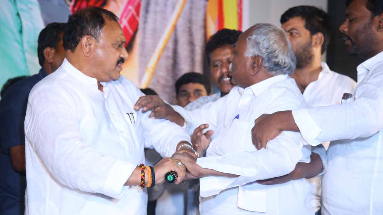 చంద్రబాబు ఏపీలో గెలిస్తే తెలంగాణను కలిపేస్తరేమో!