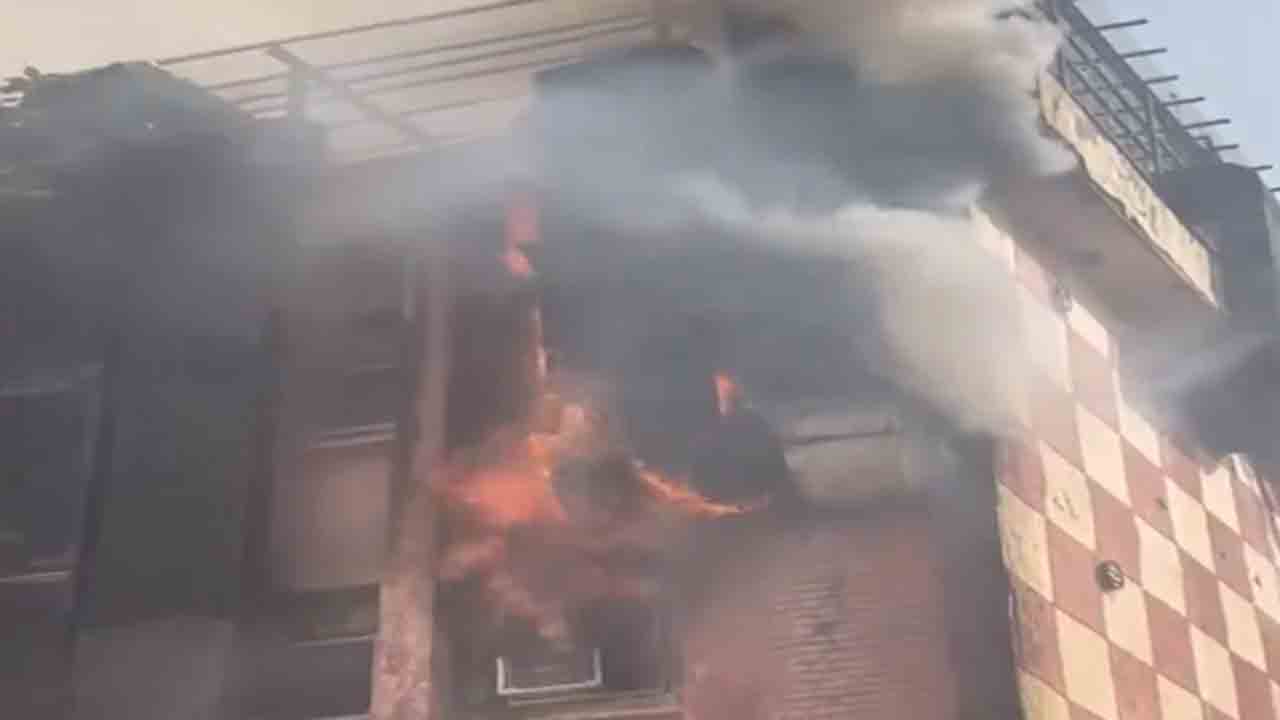 Fire breaks | లాలా లజపతి రాయ్ మెడికల్ కాలేజీలో భారీ అగ్నిప్రమాదం