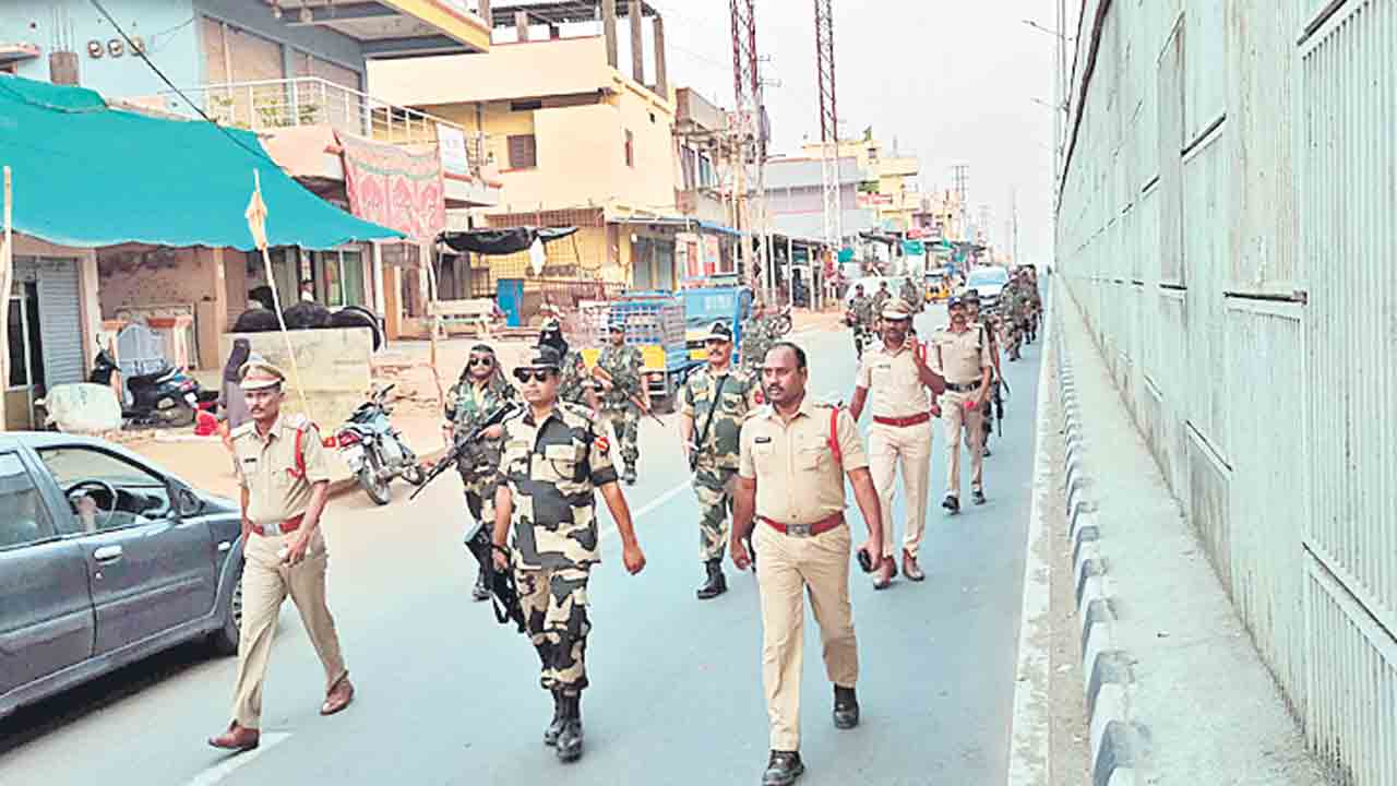 తాండూర్‌లో ఫ్లాగ్‌మార్చ్‌