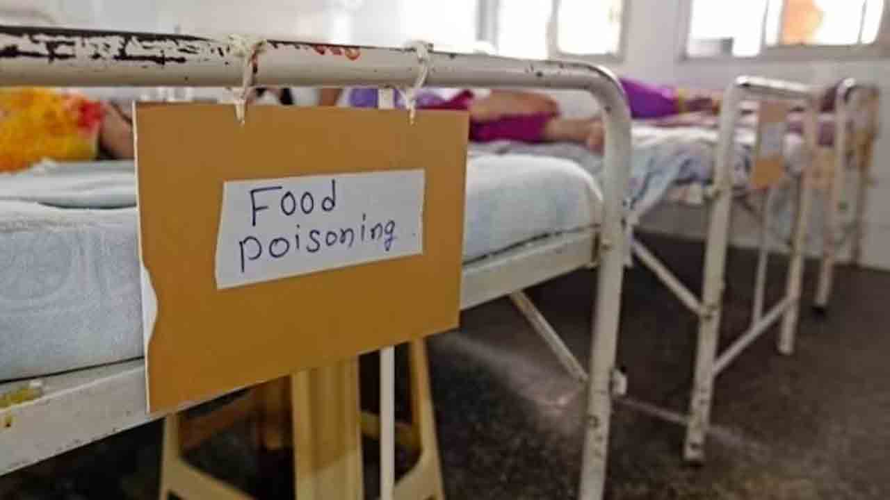 Food Poisoning | ఫుడ్‌ పాయిజన్‌.. 250 మంది విద్యార్థులకు అస్వస్థత