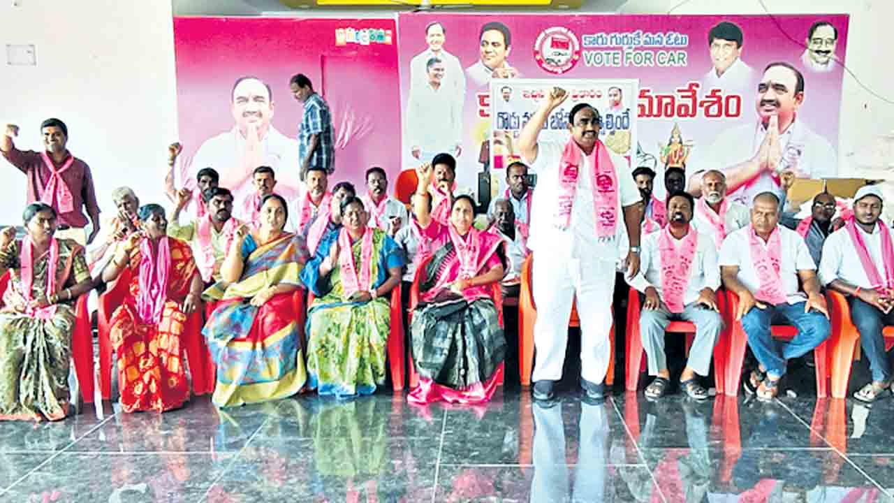 అబద్ధ్దపు హామీలతో మోసం చేస్తున్న కాంగ్రెస్‌