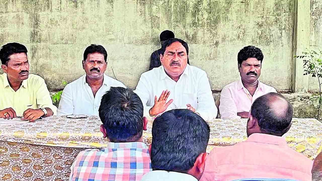 రాకేశ్‌రెడ్డిని ఎమ్మెల్సీగా గెలిపించాలి