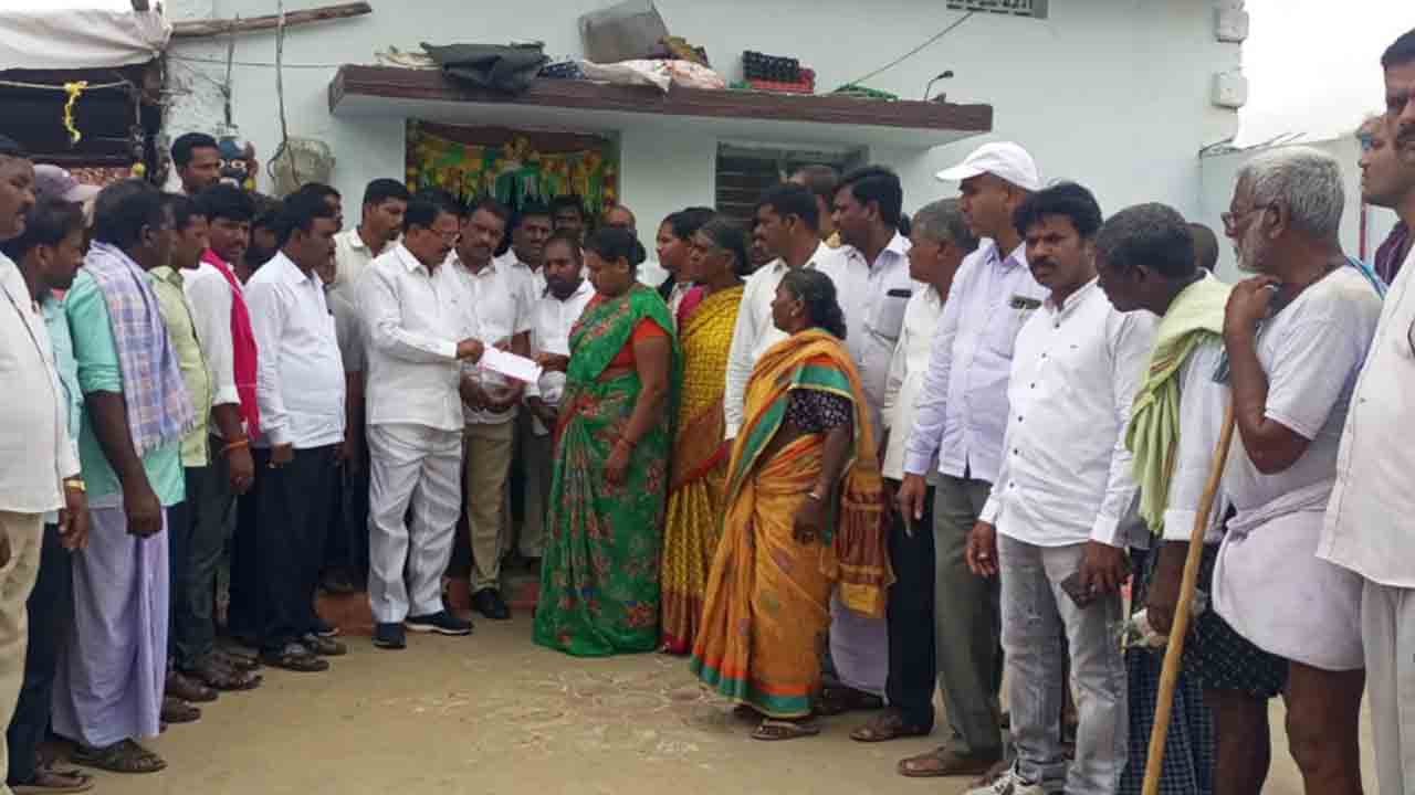 కార్యకర్తలకు బీఆర్‌ఎస్‌ అండ