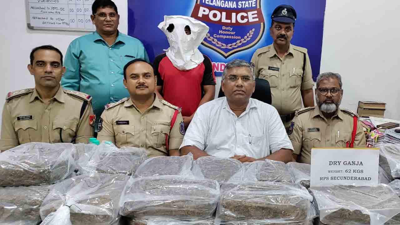 Arrest | రైల్లో అక్రమంగా గంజాయిని తరలిస్తున్న అంతరాష్ట్ర సభ్యుడి అరెస్టు.. 62 కిలోల గంజాయి స్వాధీనం
