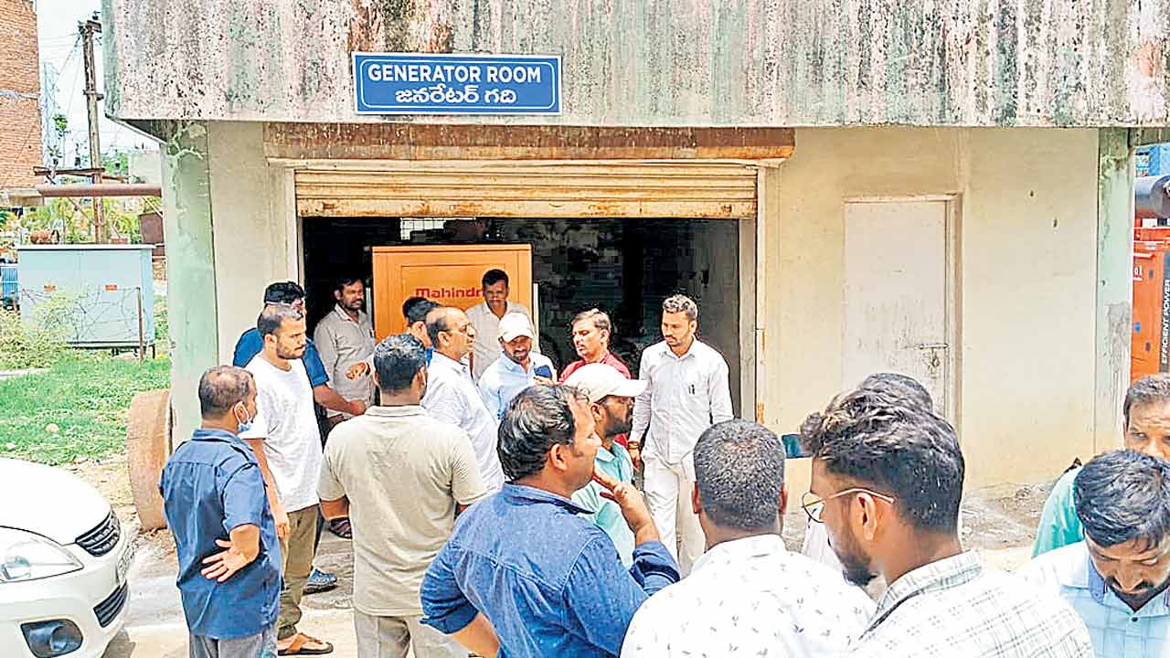 భువనగిరి దవాఖానలో చీకట్లు 7 నిమిషాలేనట!