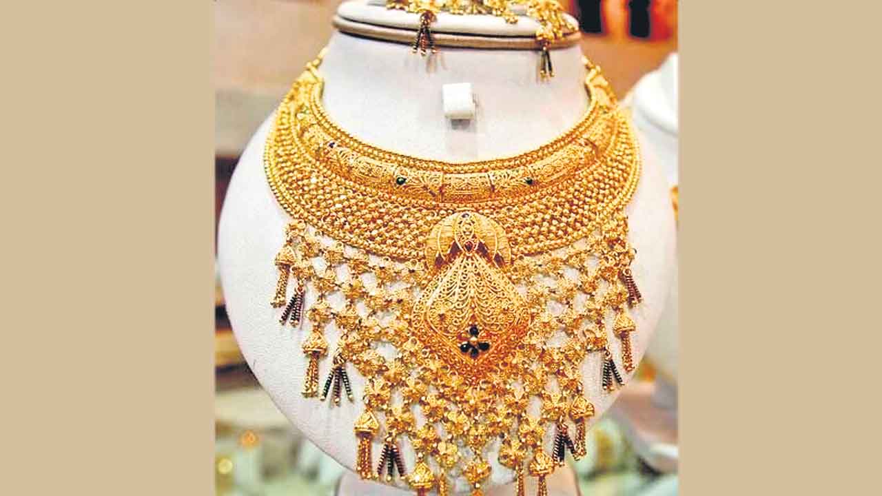 Gold Rates | శాంతించిన బంగారం ధ‌ర‌లు.. ఒకేరోజు రూ.1,000పైగా తగ్గిన తులం