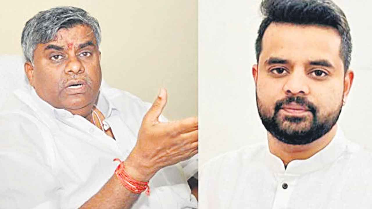 ప్రజ్వల్‌, రేవణ్ణలపై రేప్‌ కేసు