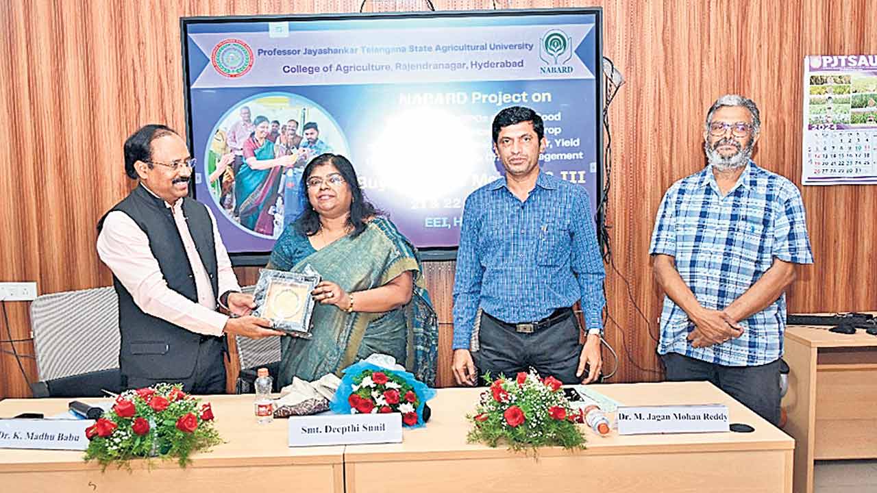 సాగులో విప్లవాత్మక మార్పు తీసుకురావాలి