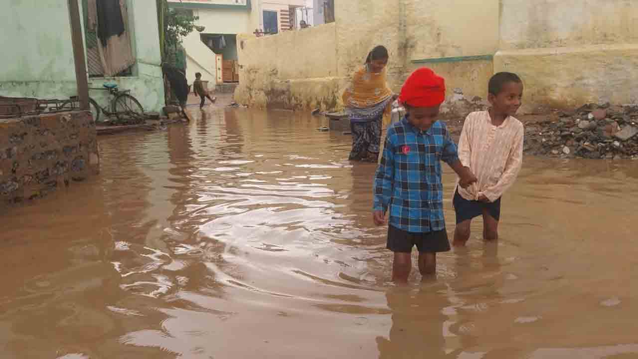 గట్టులో భారీ వర్షం